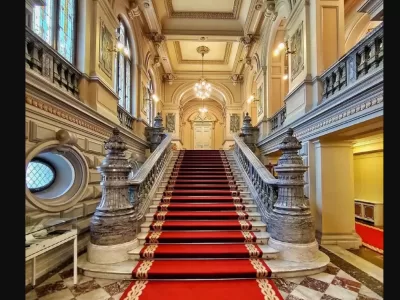 Este incredibil ce a primit fostul președinte al României de la stat. Lux și opulență de protocol pe banii românilor