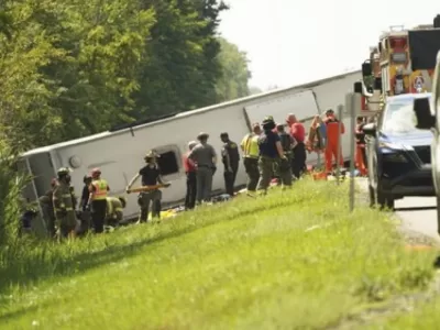 Mai mulți morți și răniți după ce un autobuz s-a răsturnat. Este alertă maximă