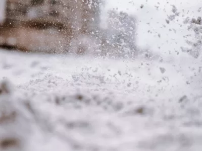 Vremea a luat-o razna. A nins în plină vară, iar fenomenele sunt total neobișnuite. Nu s-a mai văzut așa ceva în România
