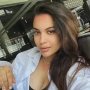 Cum arată viaţa de femeie divorţată a lui Betty Salam! Ce face artista când nu e alături de familie