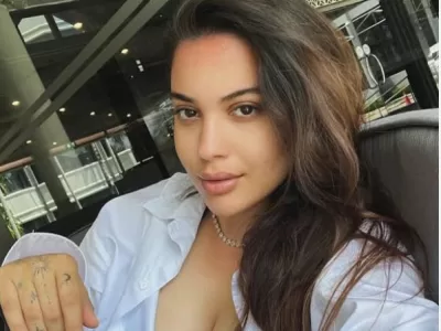 Cum arată viaţa de femeie divorţată a lui Betty Salam! Ce face artista când nu e alături de familie