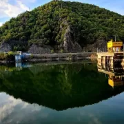 Femeie din Cluj, omorâtă de soț cu mai multe lovituri de cuțit. Bărbatul a fost găsit mort pe malul lacului Tarnița