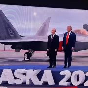 Preludiul păcii? Trump și Putin și-au strâns mâna pe covorul roșu din Alaska