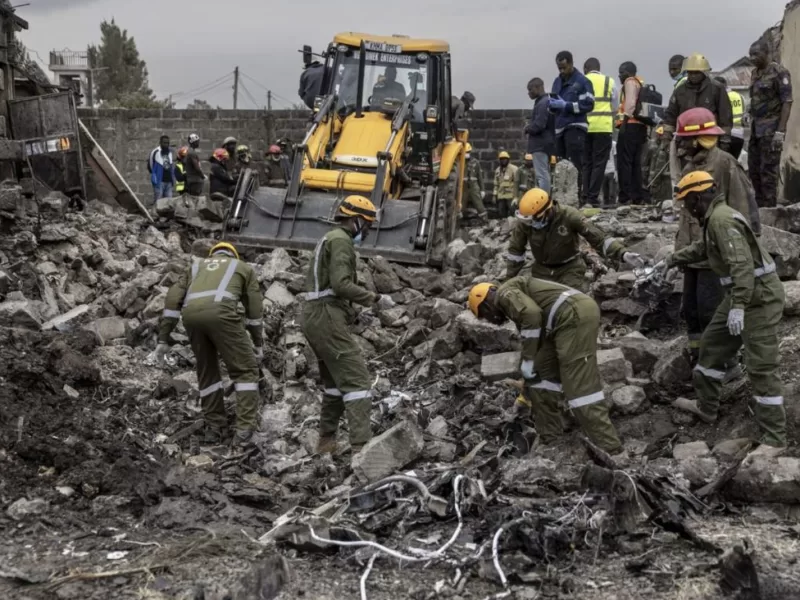 Un avion s-a prăbușit peste niște case locuite. Nu există supraviețuitori