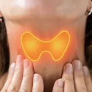 Atenție la tiroidă! Câte kilograme de poți îngrășa cu adevărat. Un medic endocrinolog demontează miturile