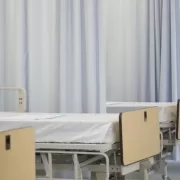 Asta mai lipsea. Cine sunt bolnavii care riscă să rămână fără servicii decontate prin CNAS