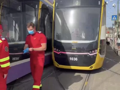O nouă tragedie zguduie România. Două tramvaie s-au ciocnit, sunt mulți răniți