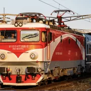 Un tren care a plecat din Mangalia a luat foc. Starea pasagerilor