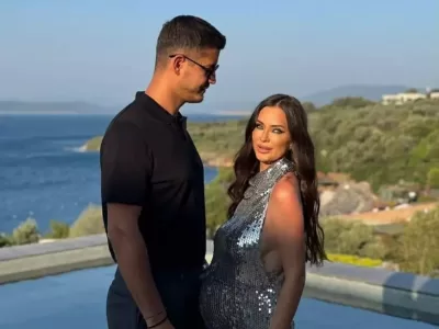 Dana și Adrian Năstase vor deveni bunici. Corina, soția fiului cel mic, Mihnea, este însărcinată. Cine a dat vestea