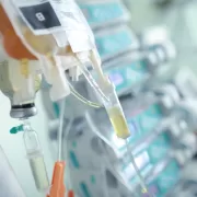 Momente de cumpănă pentru un renumit cântăreț din România. Este pe perfuzii și nu știe ce se va întâmpla cu sănătatea lui