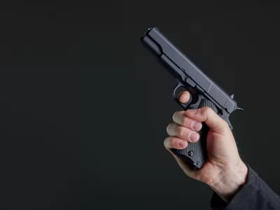 Ultima oră. Un bărbat trage focuri de armă spre un alai de nuntă. Alertă totală