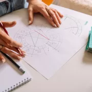 Horoscop Rune 6 august 2025. Mesajele magice ale runelor pentru fiecare zodie