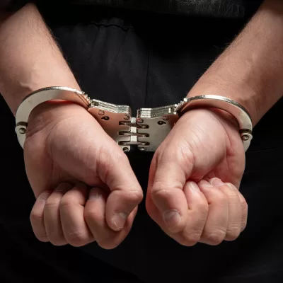 Uluitor cum a ajuns un bărbat pe mâna poliției. Gestul care l-a costat libertatea după ce a atentat la...