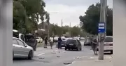 Răfuială terifiantă în stradă. Sunt morți și mulți răniți