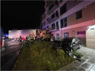 Accident terifiant după ce un TIR a intrat într-un bloc. Autoritățile intervin în forță pentru salvarea victimelor