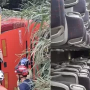 Dezastru total. Un autocar cu 60 de persoane s-a răsturnat, sunt multe victime