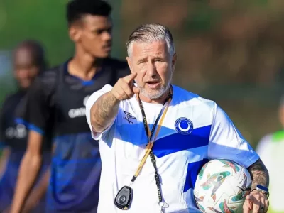 Ferească Dumnezeu de așa ceva. Acum serios, chiar riscă dramatic. E vorba de e Laurențiu Reghecampf