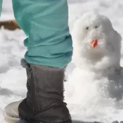 Vremea se schimbă dramatic. Apar ninsorile, anunțul Accuweather. Meteorologii anunță temperaturi foarte scăzute