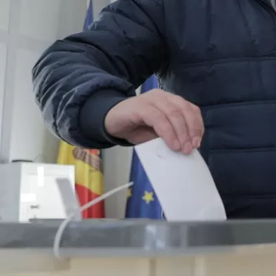 Ultimul sondaj înainte de Alegerile din Moldova. Este fără precedent ce se întâmplă