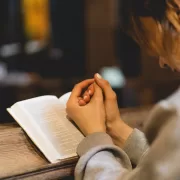 Când toate îți merg prost această rugăciune îți poate aduce cea mai mare liniște sufletească. Are puteri divine imediat ce o rostești