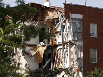 Clădire prăbușită în centrul unui mare oraș. Sunt zeci de persoane implicate dispărute și rănite grav