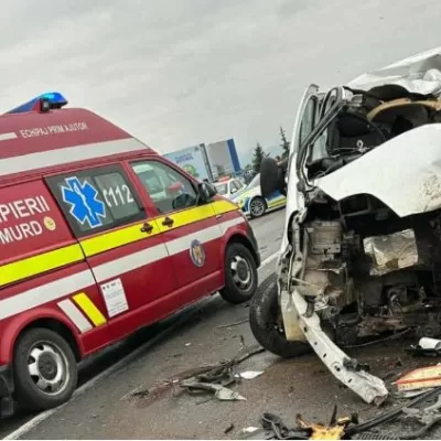 Un accident deosebit de grav s-a produs pe o șosea intens circulată. Sunt morți și răniți