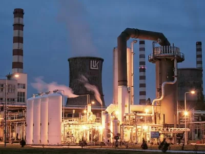 Explozie la o mare rafinărie . Un bărbat a fost rănit