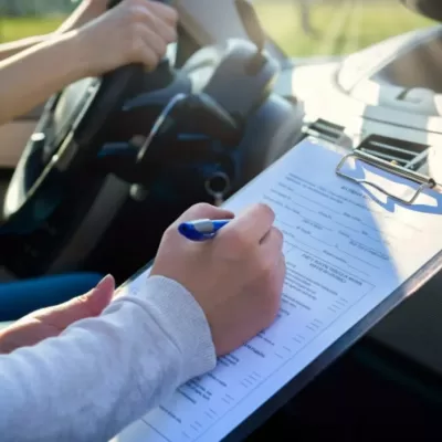 Se schimbă regulile pentru obținerea sau reînnoirea permisului de conducere. Românii care va trebui să repete examenul medical de două ori pe an