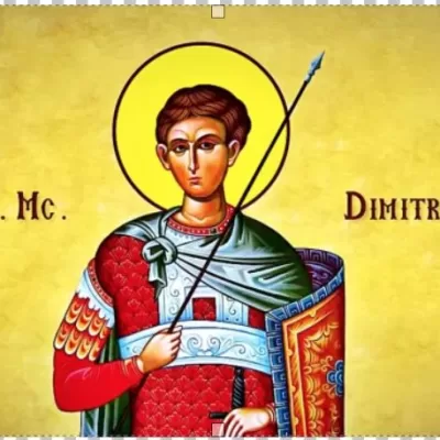 Sfântul Dumitru, prăznuit pe 26 octombrie, este una dintre cele mai importante sărbători din calendarul ortodox. Considerat patronul toamnei și protectorul țăranilor, Sfântul Dumitru marchează încheierea sezonului agricol și începutul iernii. Această zi este însoțită de numeroase tradiții și obiceiuri, multe dintre ele păstrându-se din generație în generație, în special în mediul rural. Obiceiuri de Sfântul Dumitru Conform tradiției populare, în ziua de Sfântul Dumitru se aprind focuri în curțile caselor sau pe câmpuri, cu scopul de a alunga spiritele rele și de a proteja gospodăriile de necazuri. Focurile de Sfântul Dumitru sunt asociate și cu un ritual al tinerilor care sar peste flăcări pentru a fi sănătoși și fericiți în anul ce urmează. Tot în această zi, ciobanii își despart turmele, marcând sfârșitul perioadei în care animalele au păscut liber. Tradiția spune că, în funcție de vremea de Sfântul Dumitru, se poate prezice cât de grea va fi iarna. Dacă pe 26 octombrie este o zi însorită și caldă, iarna va fi blândă, iar dacă vremea este rece și mohorâtă, iarna va fi aspră. Ce NU ai voie să faci pe 26 octombrie Pe lângă tradițiile și obiceiurile care aduc noroc, există și câteva interdicții pe care credincioșii trebuie să le respecte în ziua de Sfântul Dumitru: Nu se lucrează – Este interzis să faci orice fel de muncă, fie în gospodărie, fie în câmp. Se spune că cei care muncesc de Sfântul Dumitru atrag ghinionul asupra lor și pot provoca boli sau nenorociri în familie. Nu se spală haine – Spălatul rufelor este considerat un păcat în această zi sfântă, deoarece se crede că apa folosită pentru spălare va atrage ploi reci și vreme rea. Nu se coase și nu se tricotează – Munca manuală este interzisă, inclusiv cusutul sau tricotatul, deoarece se spune că aceste activități „încurcă” norocul și îndepărtează bunăstarea din casă. Nu se dă cu împrumut – În ziua de Sfântul Dumitru, nu este bine să dai bani sau alte obiecte cu împrumut, deoarece se crede că vei alunga norocul din casă. Nu se ceartă – Certurile și conflictele trebuie evitate. Se spune că cei care se ceartă în această zi vor avea parte de neînțelegeri și ghinion în anul următor. Semnificația sărbătorii Sfântul Mare Mucenic Dumitru a fost un sfânt militar, originar din Salonic, Grecia, care și-a dedicat viața propovăduirii creștinismului. Pentru credința sa neclintită, a fost martirizat în secolul al III-lea, devenind unul dintre cei mai cinstiți sfinți ai Bisericii Ortodoxe. În multe regiuni din România, Sfântul Dumitru este văzut ca „stăpânul iernii”, cel care „încuie” anotimpurile calde și aduce frigul. În această zi, țăranii își fac ultimele pregătiri pentru iarnă, îngrijind animalele și aprovizionându-se cu alimente. Sărbătoarea de Sfântul Dumitru este un moment de reflecție spirituală, dar și de respectare a tradițiilor moștenite. Respectarea obiceiurilor și evitarea interdicțiilor sunt considerate esențiale pentru a atrage norocul și bunăstarea în casă pe tot parcursul anului următor. Prin aceste tradiții, se menține vie legătura între credință și viața de zi cu zi a oamenilor. Respectarea acestor obiceiuri nu este doar o datorie religioasă, ci și o modalitate de a păstra identitatea culturală a poporului român.