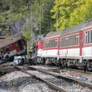 O nouă tragedie zguduie lumea. Două trenuri sau ciocnit, acțiuni disperate ale autorităților pentru salvarea victimelor