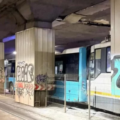 O altă tragedie în București. Un tramvai și un autobuz s-au ciocnit