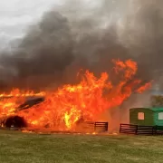 Incendiu devastator. Cel puțin o persoană a decedat