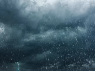În Capitală și alte 4 județe se închid școlile miercuri. Un mare potop se anunță, iar autoritățile sunt în ALERTĂ TOTALĂ