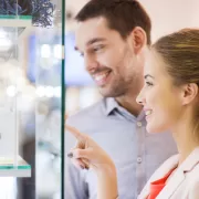 Românii sunt mai cumpătați anul acesta de Black Friday. 4 din 10 au redus drastic bugetul