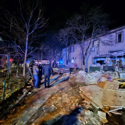 DOAMNE FEREȘTE! Cum s-a văzut momentul exploziei când a căzut plafonul dintre parter și etajul 1 al blocului din Buftea