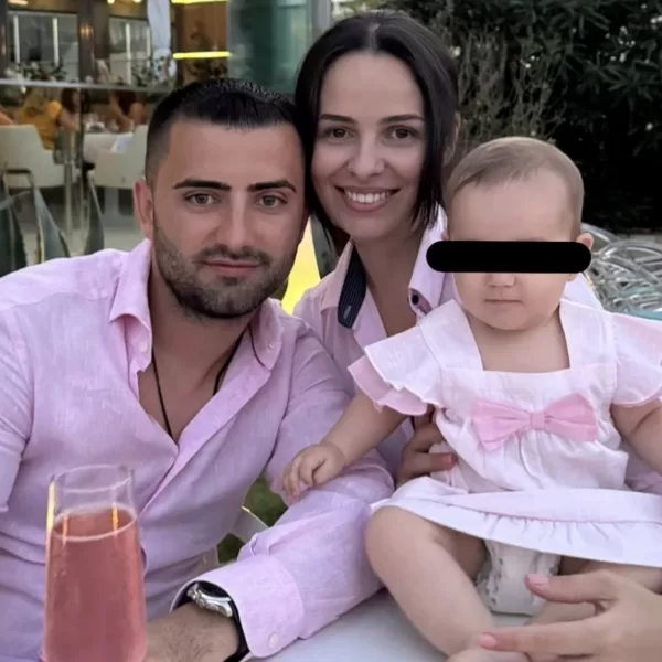 Din păcate este vorba de mama Sarei