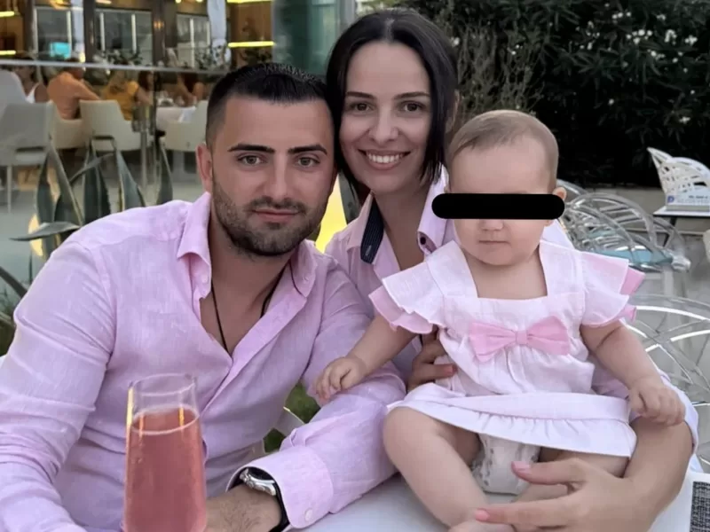 Din păcate este vorba de mama Sarei