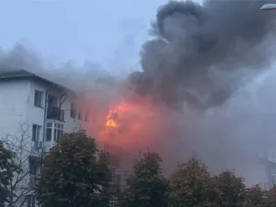 Incendiul puternic! Zeci de persoane sunt evacuate, iar pompierii intervin în forță