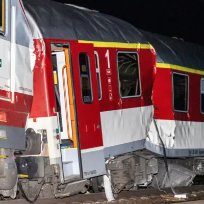 Două trenuri s-au ciocnit grav. Sunt zeci de răniți, autoritățile fac eforturi disperate să vină în ajutorul victimelor