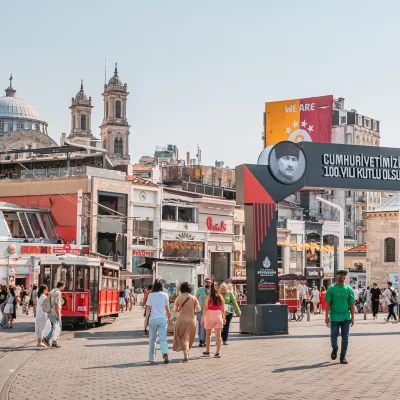 ALERTĂ TOTALĂ! Români răniți într-un atac armat din Istanbul