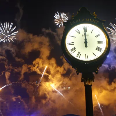 Ce trebuie să faci înainte să adormi în noaptea de Revelion. Așa îți merge bine tot anul