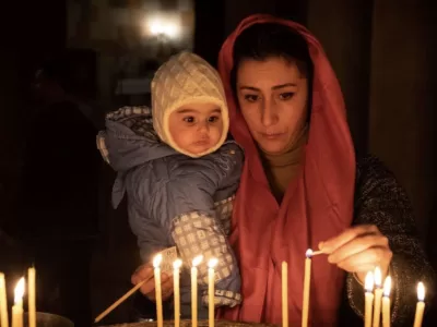 Cea mai puternică Rugăciune ce se spune ASTAZI, în Ajun de Crăciun. Te scapă de necazuri și îți binecuvântează familia