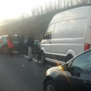 Carambol înfiorător în România. Sunt cel puțin 10 mașini implicate și 27 de răniți