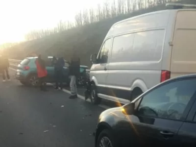 Carambol înfiorător în România. Sunt cel puțin 10 mașini implicate și 27 de răniți