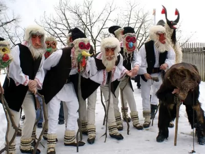 Tradiția de 1 ianuarie care spune că prima persoană întâlnită îți decide anul