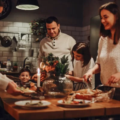 De ce e bine să pui un bănuț în bradul de Crăciun.Tradiții și superstiții la români