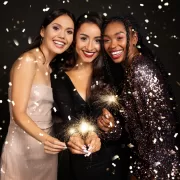 Ce culoare NU trebuie să porți în noaptea de Revelion. Pentru unele zodii aduce mare ghinion