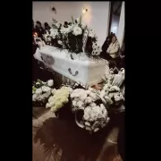 Imaginile momentului de la priveghiul lui Mario! Ce a apărut în curtea familiei... curg lacrimile neîncetat