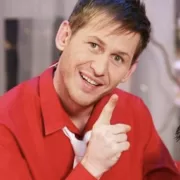 Din păcate este adevărat. Lumea vedetelor este distrusă de veste