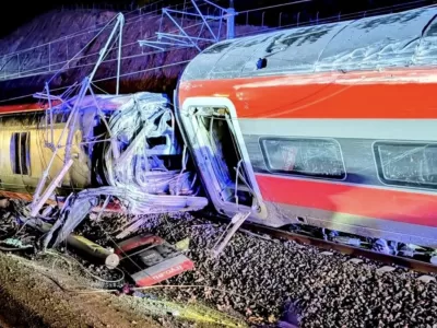 Două trenuri s-au ciocnit. Sunt peste 21 de morți și 100 de răniți
